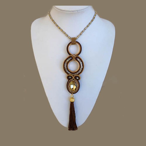 LIGHT BEIGE SOUTACHE NECKLACE.