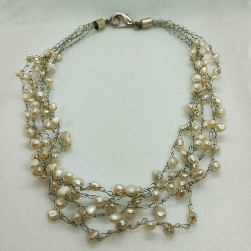 FRESH WATER PEARL NECKLACE.