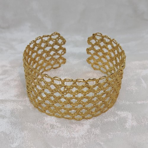 BRASS LACE BRACELET.